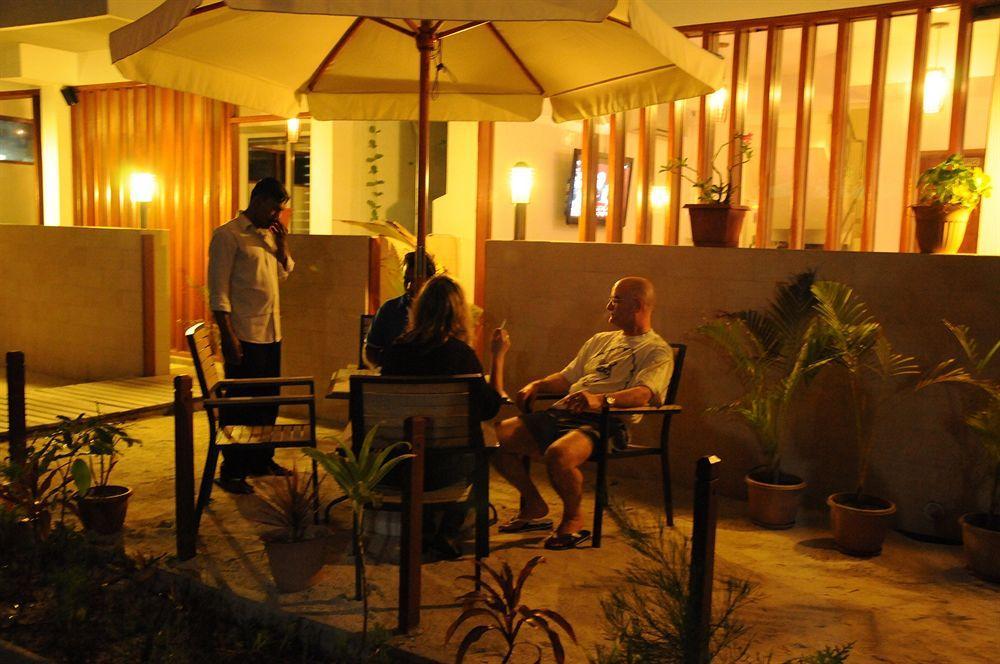 Holidaymakers Inn Hulhumale Exterior photo