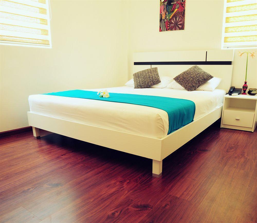 Holidaymakers Inn Hulhumale Exterior photo